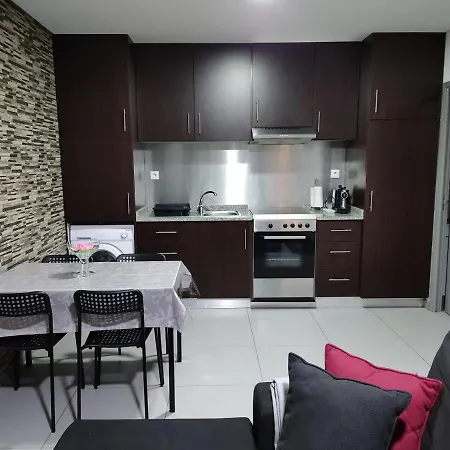 Casa De Ferias E Fins De Semana,1 بيت للعطل